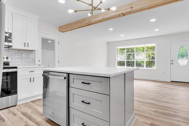201 Forest Ridge Dr, Vinton, VA 24179 - kitchen with appliances with stainless steel finishes, recessed lighting, a kitchen island, light wood finished floors, and tasteful backsplash