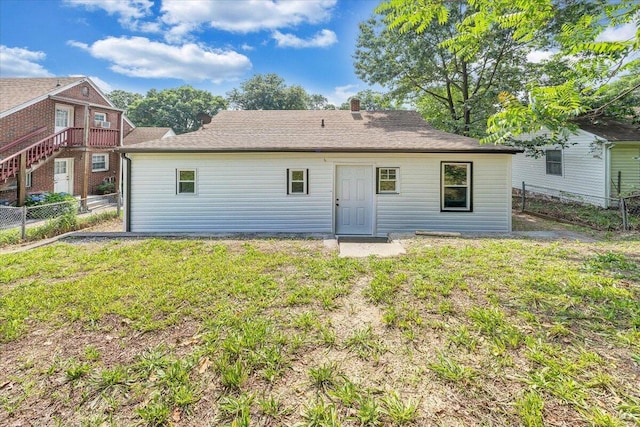 2109 Colgate St NE, Roanoke, VA 24012 - back of property with a chimney