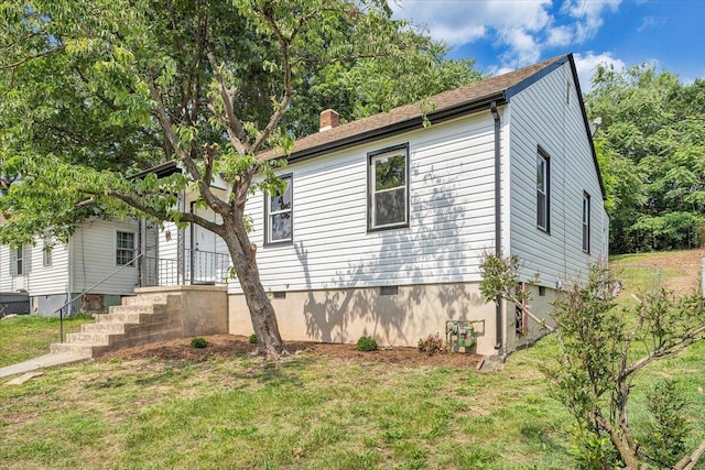 2109 Colgate St NE, Roanoke, VA 24012 - view of front of house with a front lawn and a chimney