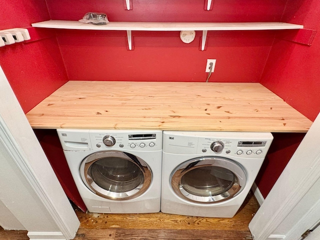 4867 Hunting Hills Dr, Roanoke, VA 24018 - laundry room featuring independent washer and dryer and wood finished floors