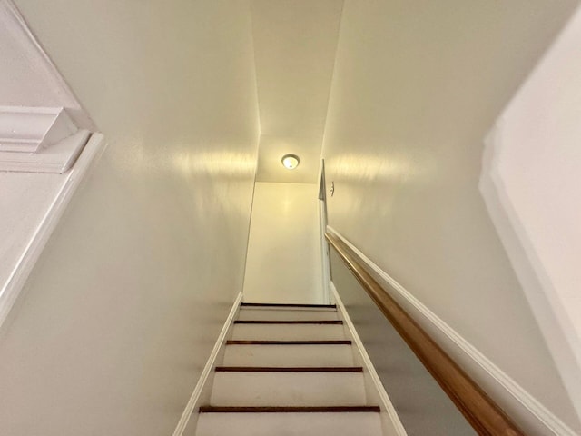4867 Hunting Hills Dr, Roanoke, VA 24018 - view of stairs