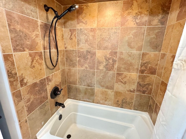4867 Hunting Hills Dr, Roanoke, VA 24018 - bathroom featuring bathing tub / shower combination