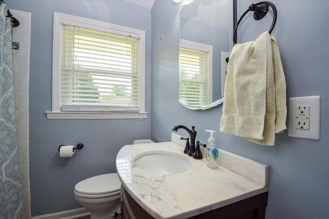 1008 Ridgecrest Dr, Roanoke, VA 24019 - full bathroom with vanity, toilet, and curtained shower