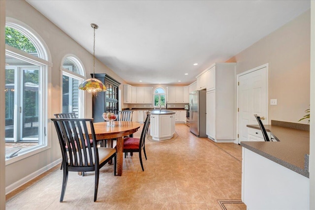 1425 Cravens Creek Ln SW, Roanoke, VA 24018 - dining area with recessed lighting and baseboards