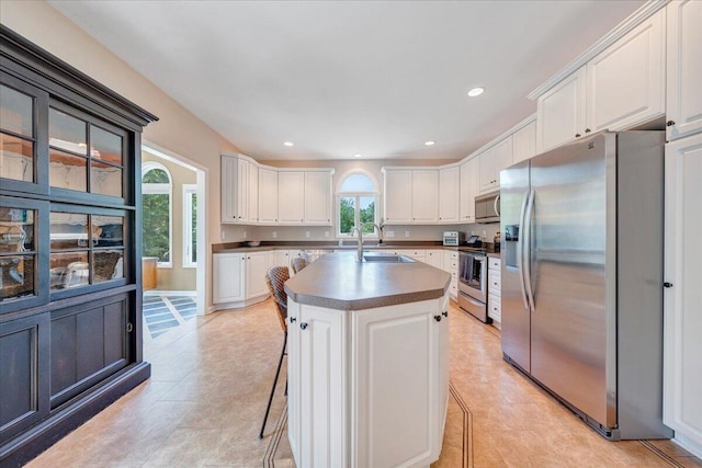 1425 Cravens Creek Ln SW, Roanoke, VA 24018 - kitchen featuring stainless steel appliances, a sink, dark countertops, a center island with sink, and white cabinets