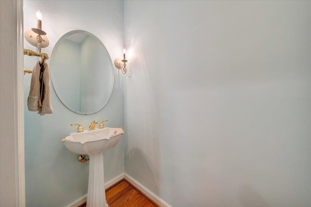 1425 Cravens Creek Ln SW, Roanoke, VA 24018 - bathroom featuring wood finished floors and baseboards