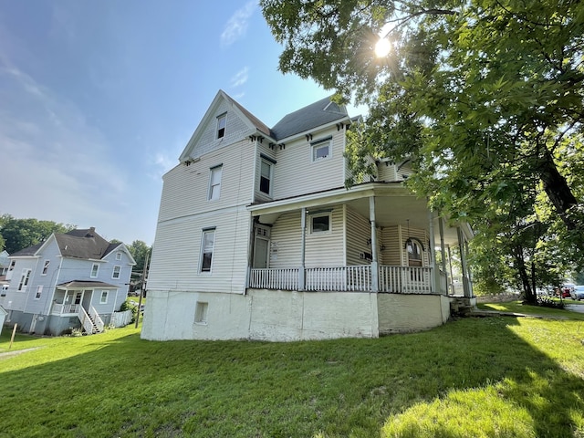 832 Patterson Ave SW, Roanoke, VA 24016 - victorian-style house featuring a front yard and a porch