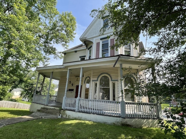 832 Patterson Ave SW, Roanoke, VA 24016 - victorian-style house featuring covered porch and a front lawn