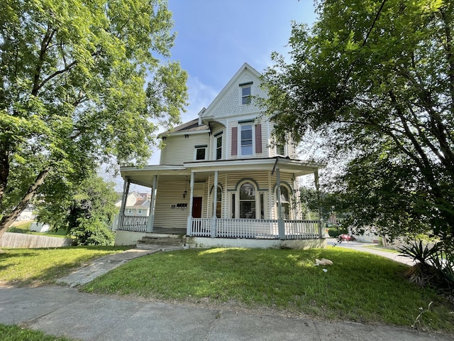 832 Patterson Ave SW, Roanoke, VA 24016 - victorian-style house featuring a porch and a front lawn