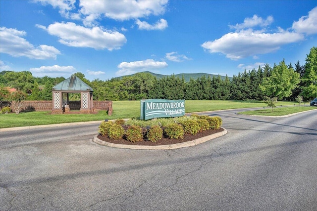 8506 Pine Hurst Cir, Roanoke, VA 24019 - community / neighborhood sign with a mountain view and a lawn