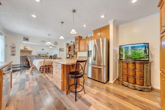 384 White Oak Ln, New Castle, VA 24127 - kitchen featuring stainless steel appliances, a center island, open floor plan, light wood-style flooring, and a textured ceiling