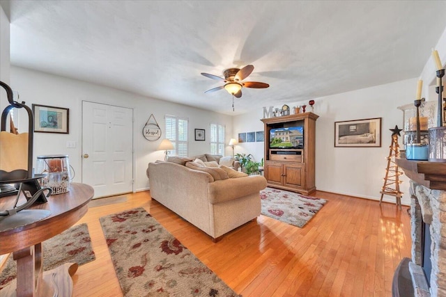 6119 Carolina Trl, Roanoke, VA 24019 - living area with a ceiling fan, light wood-style floors, and baseboards