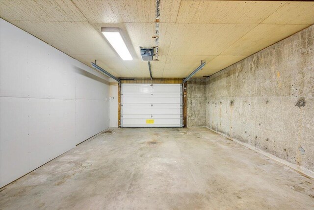 1207 Laymantown Rd, Troutville, VA 24175 - garage featuring a garage door opener