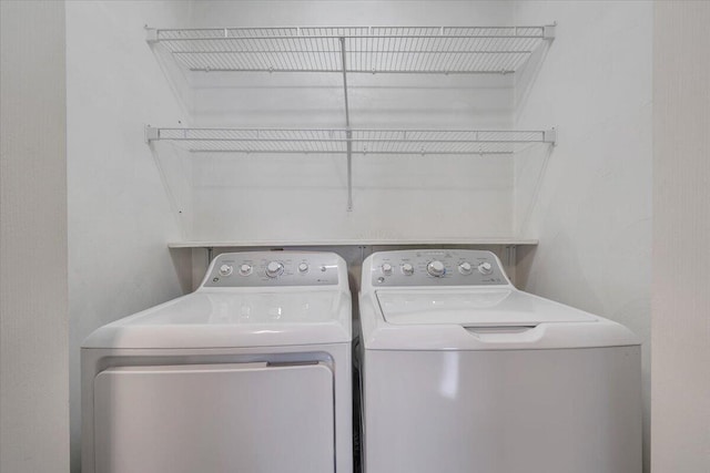 715 N Stonewall St, Salem, VA 24153 - laundry room featuring washer and clothes dryer
