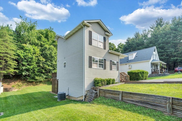 715 N Stonewall St, Salem, VA 24153 - view of side of property with a lawn