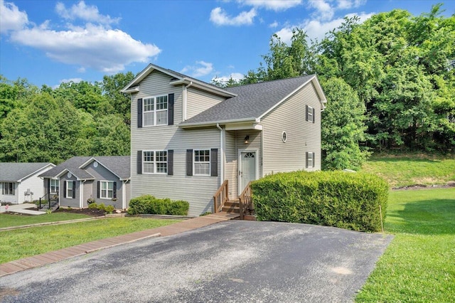 715 N Stonewall St, Salem, VA 24153 - traditional-style home featuring entry steps, a front lawn, and roof with shingles