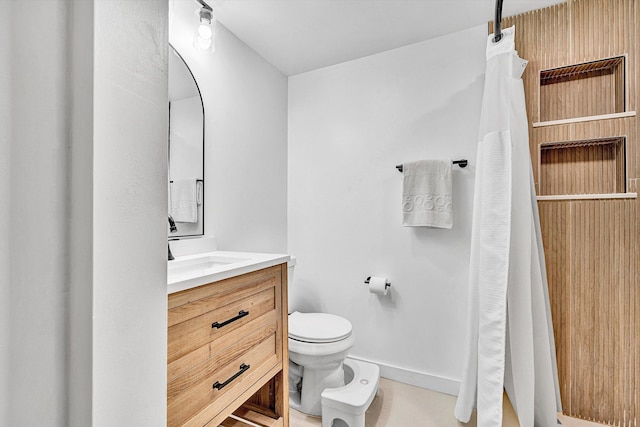 5260 Crossbow Cir Unit 9E, Roanoke, VA 24018 - bathroom with toilet, vanity, baseboards, and a shower with shower curtain
