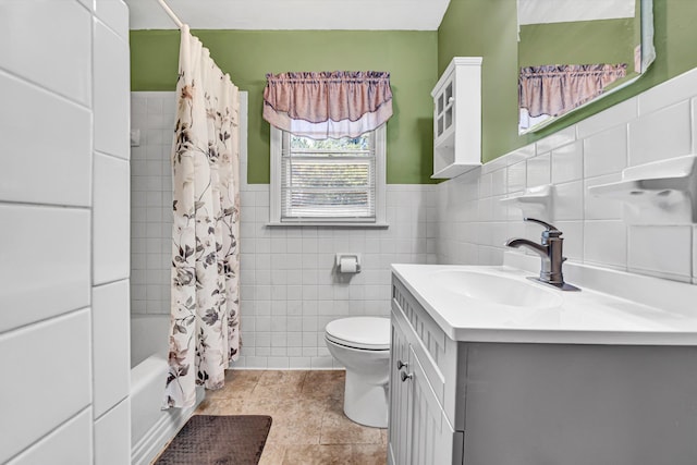 2527 Northminster Rd NW, Roanoke, VA 24012 - full bath with vanity, toilet, tile walls, tile patterned floors, and shower / bath combo with shower curtain
