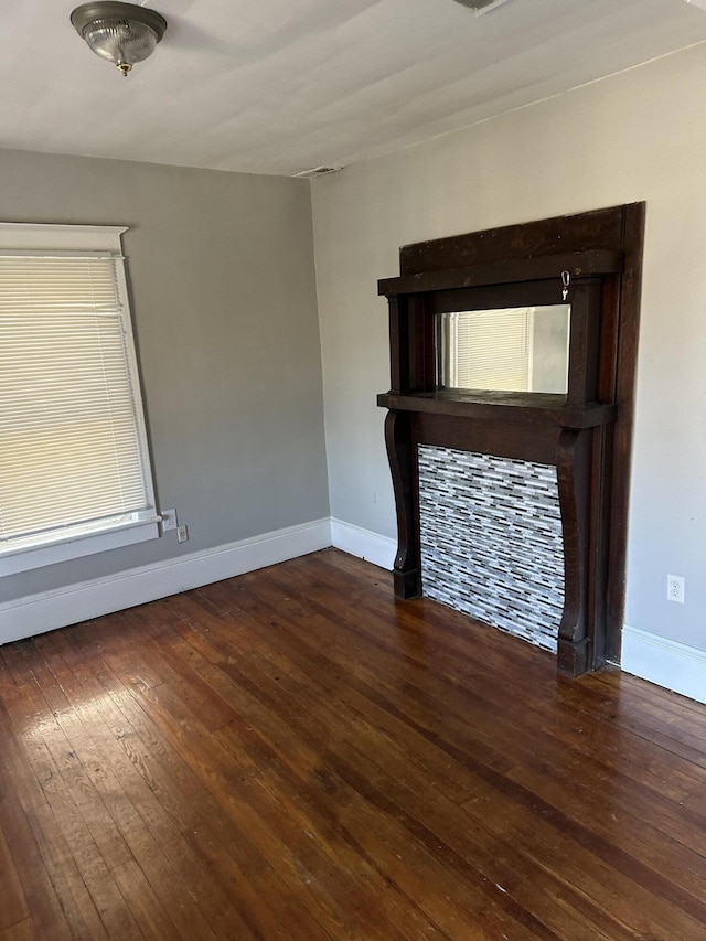 605 6th St SE, Roanoke, VA 24013 - unfurnished living room featuring wood-type flooring and baseboards