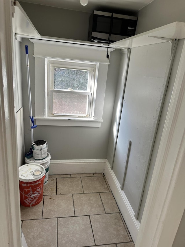 605 6th St SE, Roanoke, VA 24013 - bathroom with baseboards and tile patterned floors