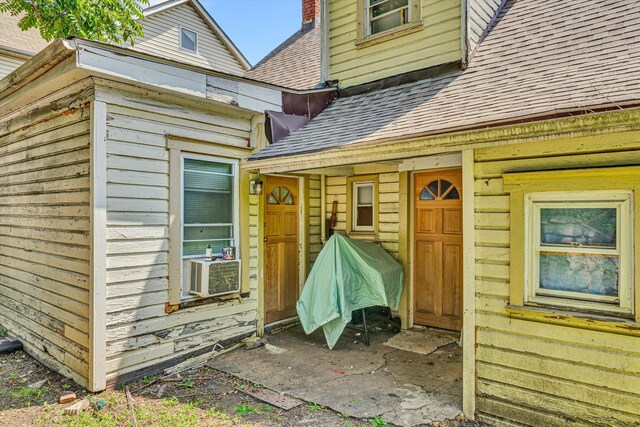 605 6th St SE, Roanoke, VA 24013 - entrance to property with roof with shingles and cooling unit