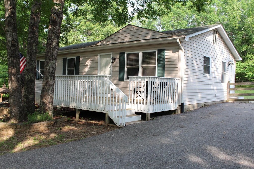 8728 Bradshaw Rd, Salem, VA 24153 - view of front facade with a wooden deck