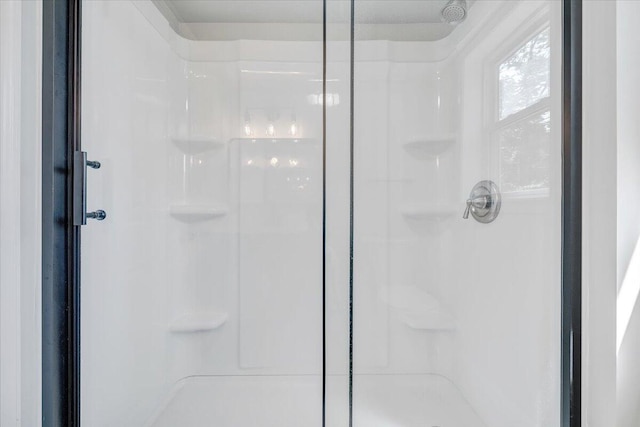 3271 Rasmont Rd, Roanoke, VA 24018 - bathroom featuring a stall shower