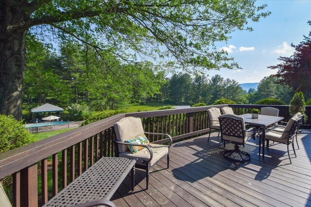 569 Sprinkle Rd, Fincastle, VA 24090 - living area featuring lofted ceiling, wood finished floors, and ceiling fan