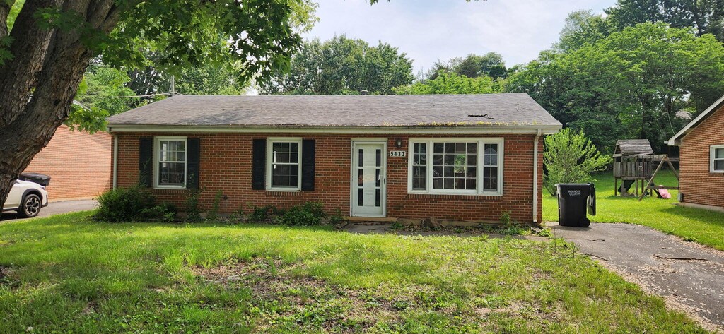 5433 Flagler Dr, Roanoke, VA 24019 - view of front of home with brick siding and a front lawn