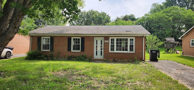 5433 Flagler Dr, Roanoke, VA 24019 - view of front of home with brick siding and a front lawn