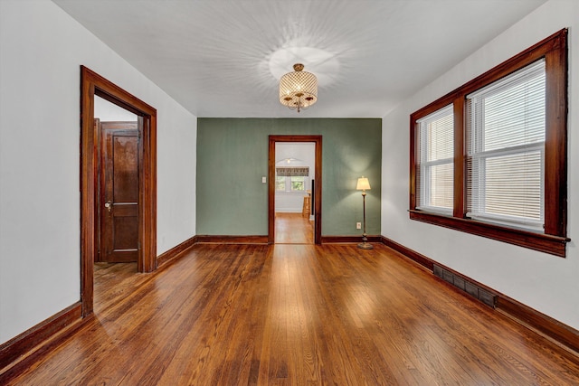 1618 8th St SE, Roanoke, VA 24013 - unfurnished room with baseboards, hardwood / wood-style floors, and a chandelier