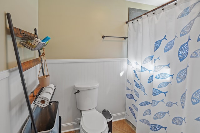 800 Long Island Dr, Moneta, VA 24121 - full bath featuring wainscoting and a shower with curtain