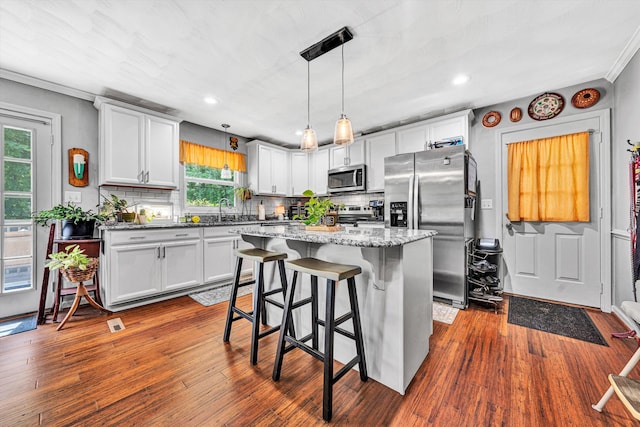 2343 Circle Dr SW, Roanoke, VA 24018 - kitchen featuring appliances with stainless steel finishes, healthy amount of natural light, backsplash, recessed lighting, and ornamental molding