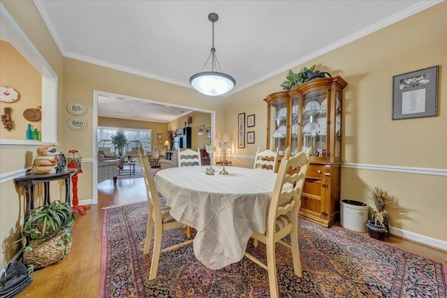 3040 Mcvitty Forest Dr Unit 211, Roanoke, VA 24018 - dining area featuring wood finished floors and ornamental molding