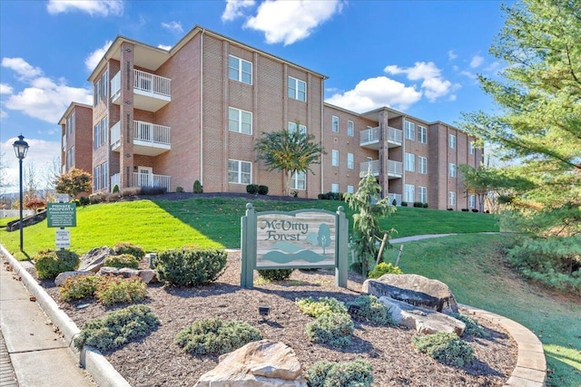 3040 Mcvitty Forest Dr Unit 211, Roanoke, VA 24018 - view of apartment building / complex