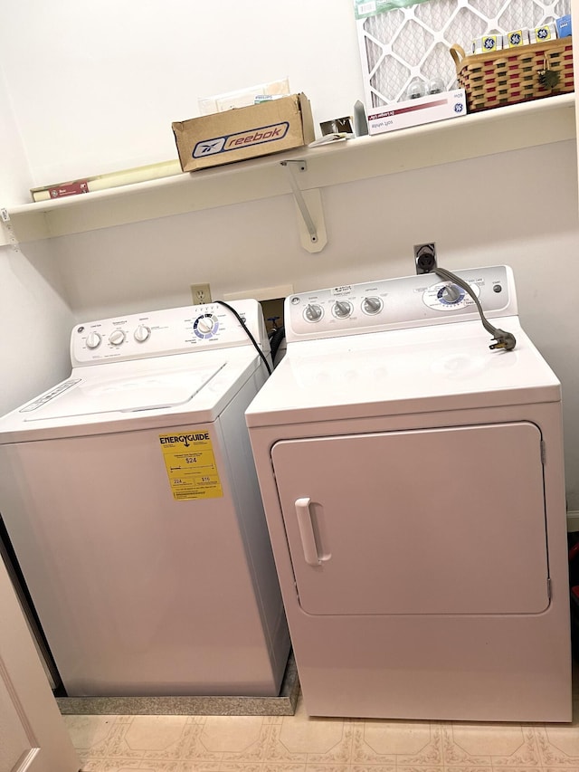 4845 Glen Ivy Ln SW Unit 209, Roanoke, VA 24018 - laundry room featuring washer and clothes dryer