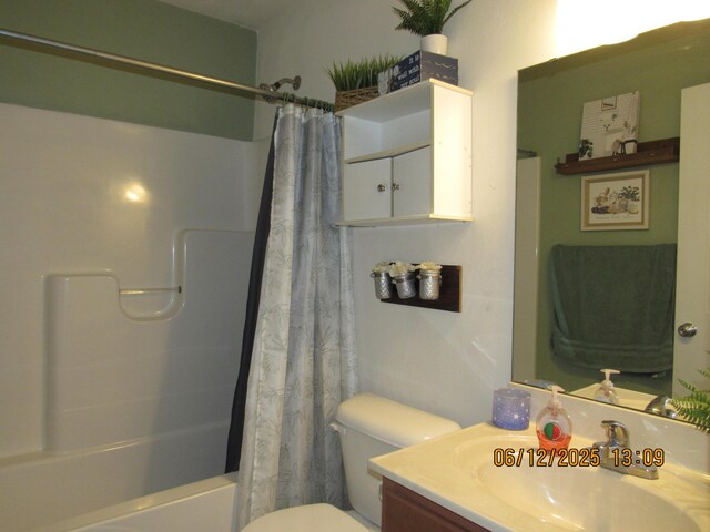 5605 Prunty Dr, Salem, VA 24153 - full bathroom featuring vanity and shower / tub combo with curtain