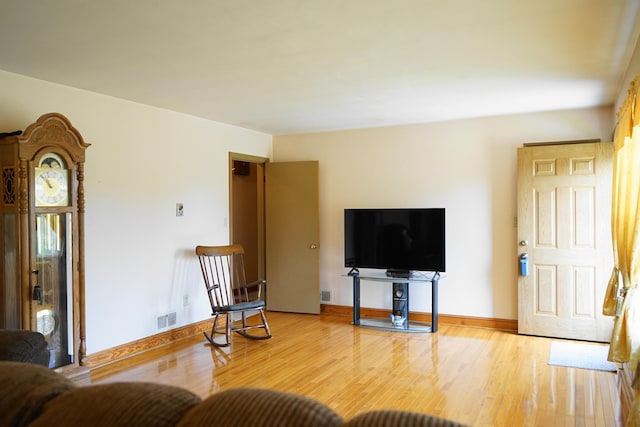 520 S Poplar St, Vinton, VA 24179 - living room featuring wood finished floors and baseboards