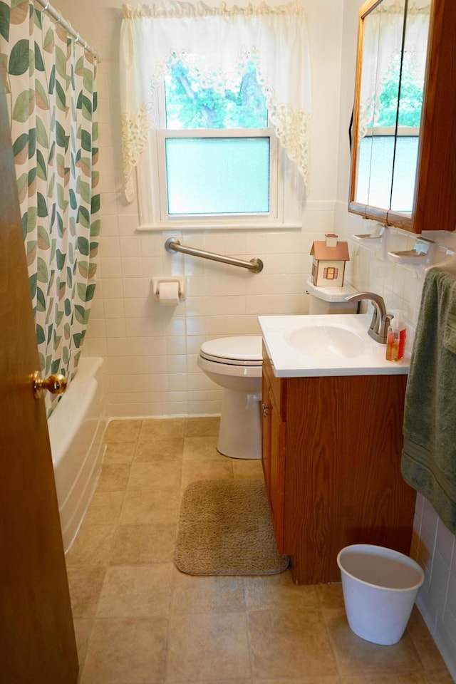 520 S Poplar St, Vinton, VA 24179 - full bath featuring vanity, healthy amount of natural light, tile walls, and shower / bath combo with shower curtain