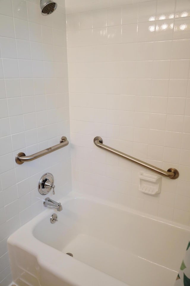 520 S Poplar St, Vinton, VA 24179 - full bath featuring tub / shower combination