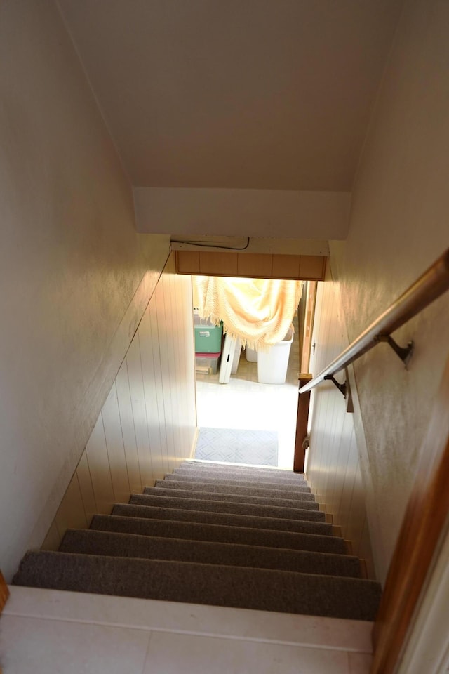 520 S Poplar St, Vinton, VA 24179 - view of staircase