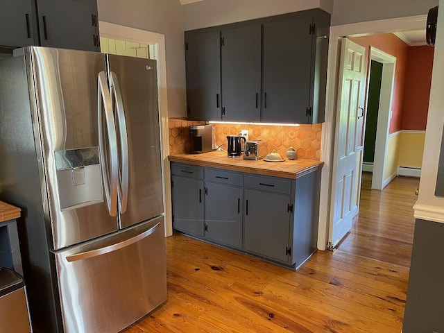 3210 Orchard Hill Rd SW, Roanoke, VA 24018 - kitchen featuring stainless steel fridge with ice dispenser, light wood-style flooring, backsplash, gray cabinets, and ornamental molding