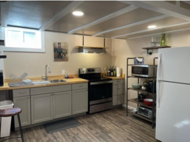3210 Orchard Hill Rd SW, Roanoke, VA 24018 - kitchen with stainless steel appliances, under cabinet range hood, dark wood finished floors, gray cabinets, and recessed lighting