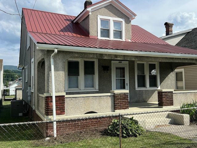115 E Walnut St, Covington, VA 24426 - bungalow-style house with stucco siding, a porch, a metal roof, and a standing seam roof
