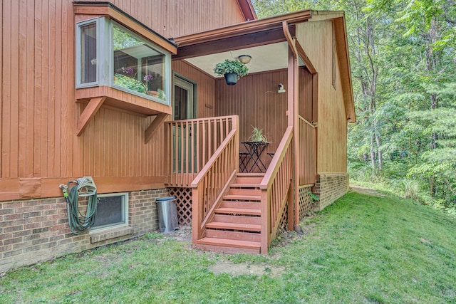 7102 Crown Rd, Roanoke, VA 24018 - property entrance featuring a yard