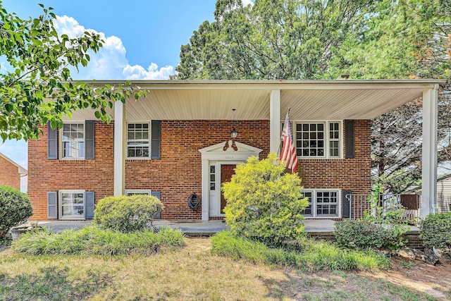 5428 Sweetfern Dr, Roanoke, VA 24019 - bi-level home featuring brick siding