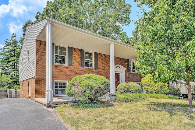 5428 Sweetfern Dr, Roanoke, VA 24019 - bi-level home with brick siding and asphalt driveway