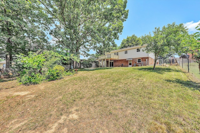 5428 Sweetfern Dr, Roanoke, VA 24019 - fenced backyard with a wooden deck
