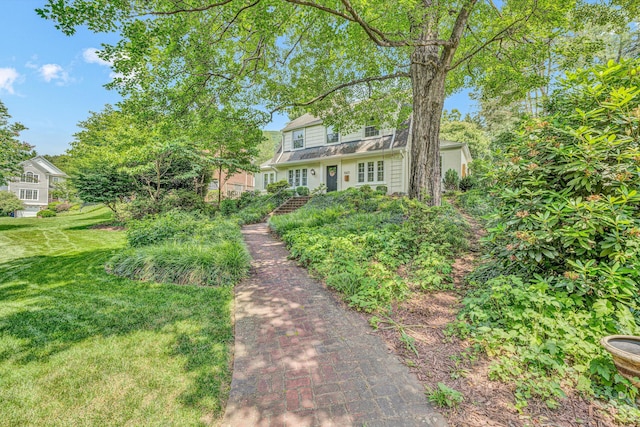 2410 Cornwallis Ave SE, Roanoke, VA 24014 - traditional home featuring a front yard