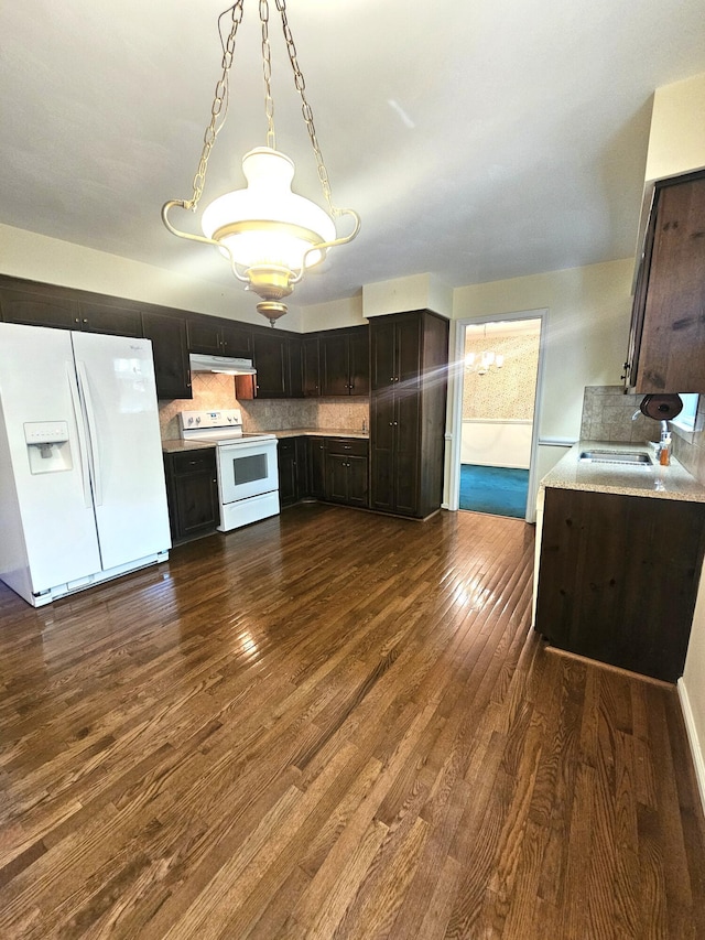 2633 Wood Warbler Ln, Roanoke, VA 24018 - kitchen with white appliances, under cabinet range hood, a chandelier, backsplash, and dark wood finished floors